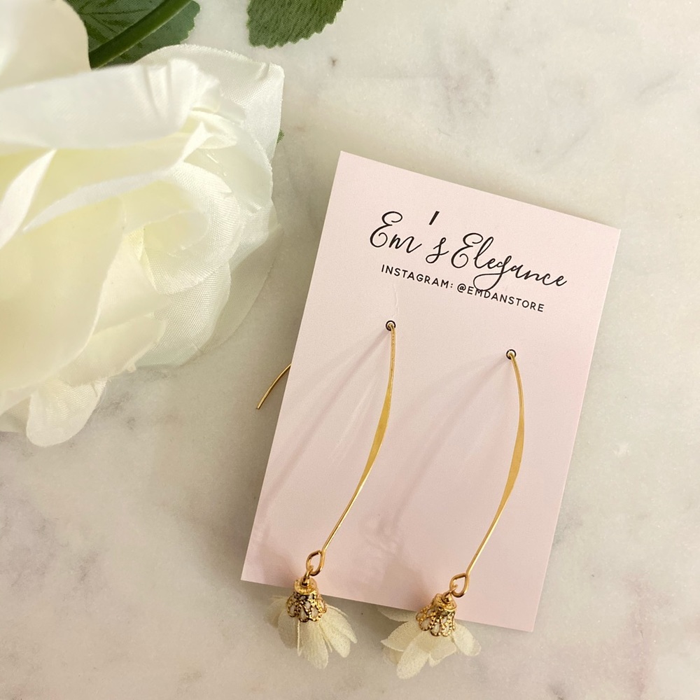 Flowers drop earrings one pair